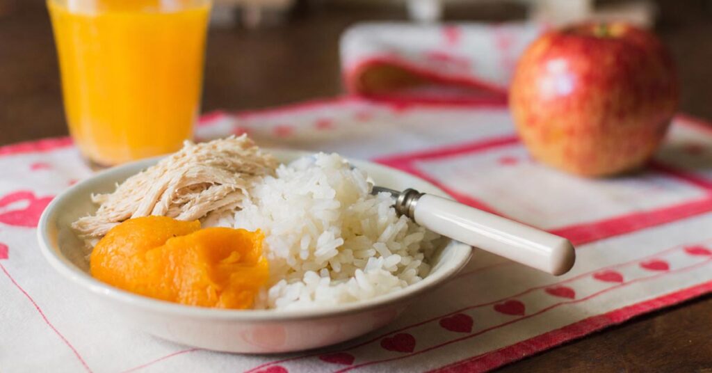 Dieta após cirurgia de vesícula: o que comer em cada fase (1ª semana a 30 dias)